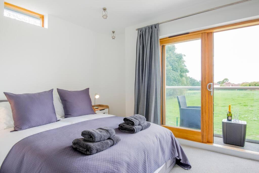 King Bed Joy Lane, Near Goodwood Villa Chichester