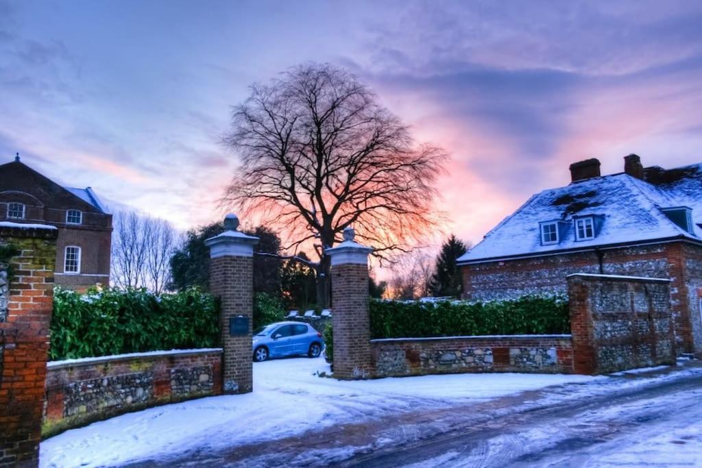King Bed Joy Lane, Near Goodwood